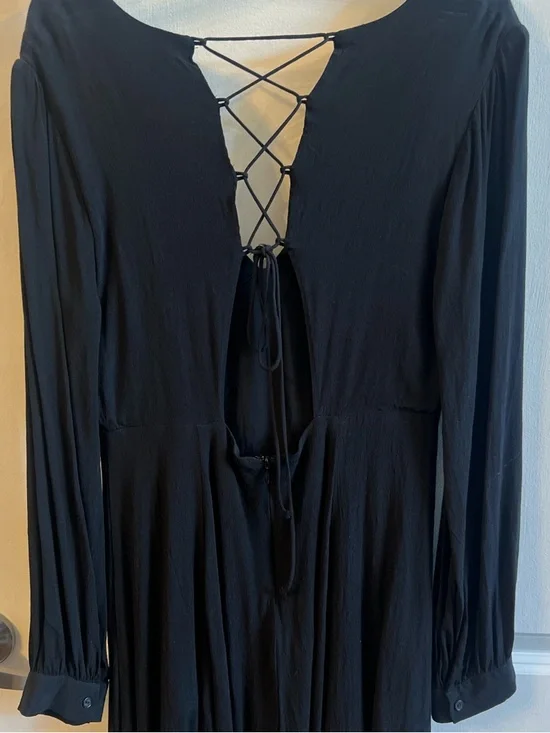 Black Long-Sleeve V-Neck Lace-Up Mini Dress - Picture 4 of 6